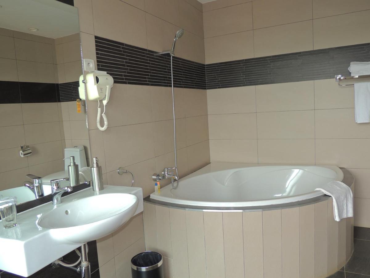 Plumeria Hotel Antsirabe Ngoại thất bức ảnh